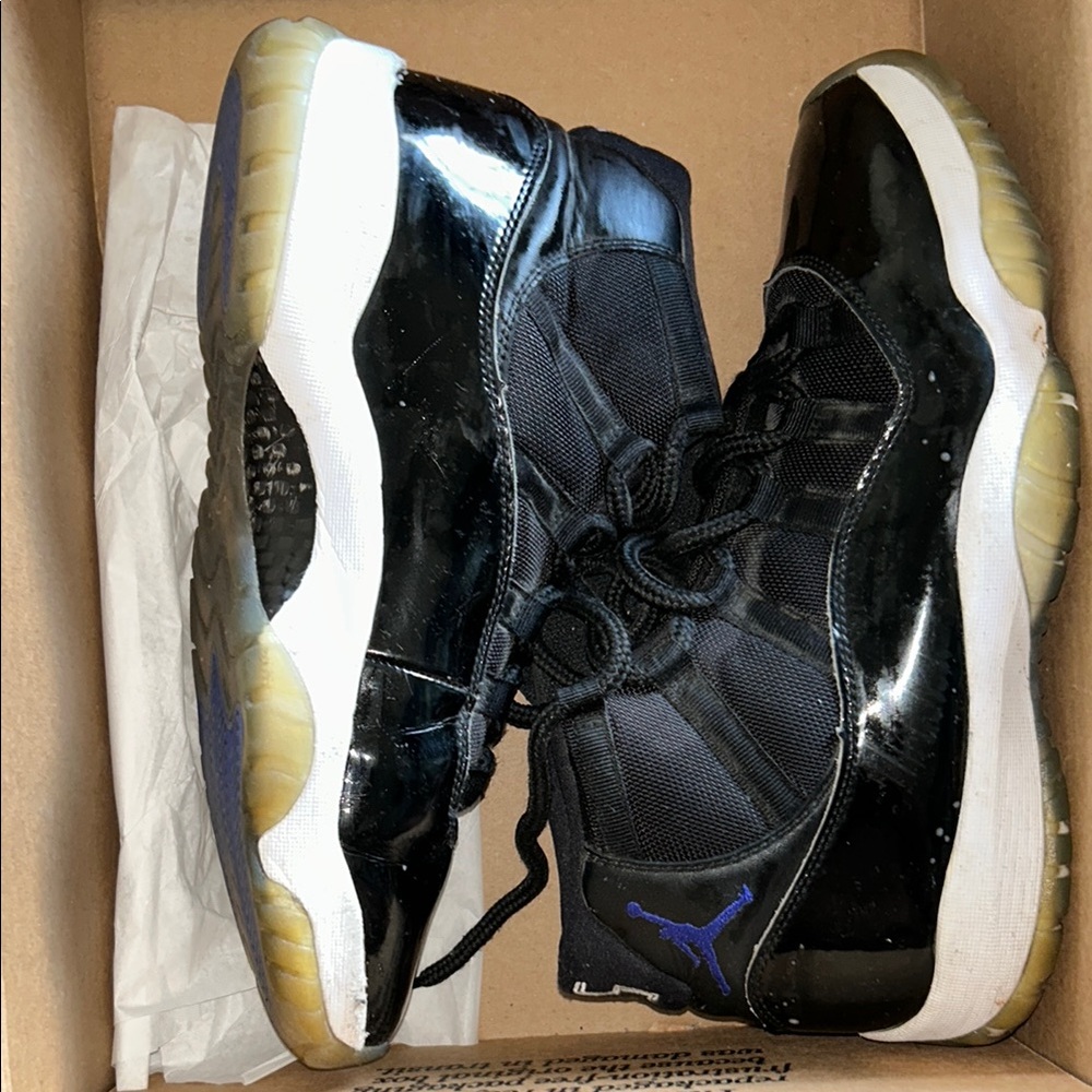 Jordan Black and White Sneakers with Sleek Design